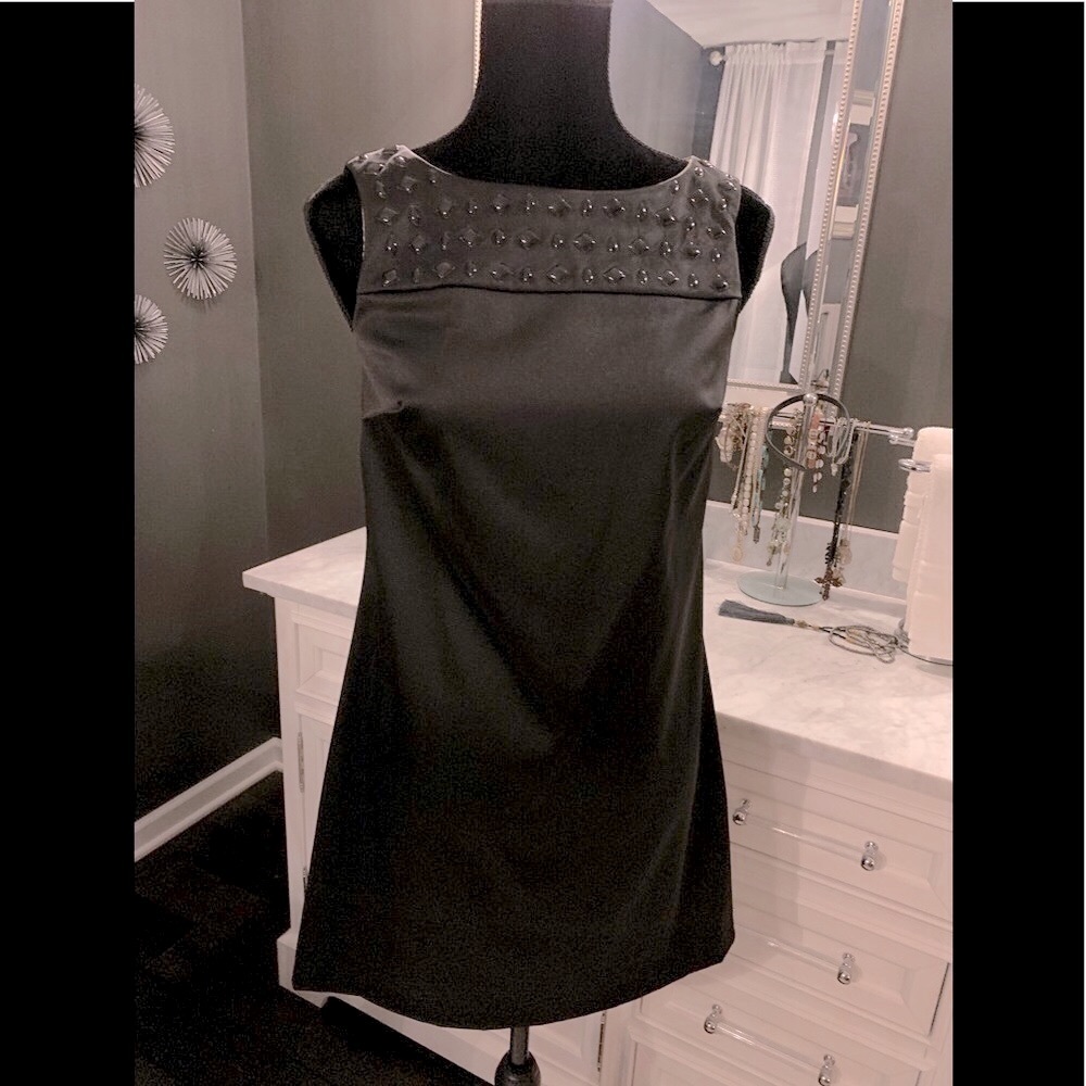 NWOT Roulette sleeveless black shift dress. (N)